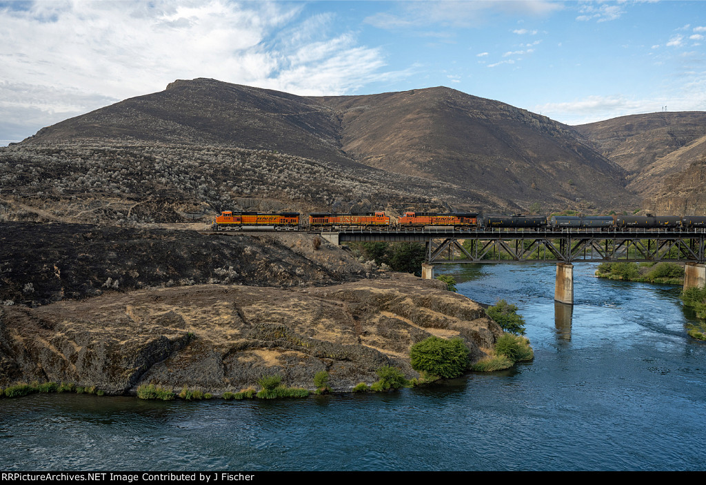 BNSF 5228